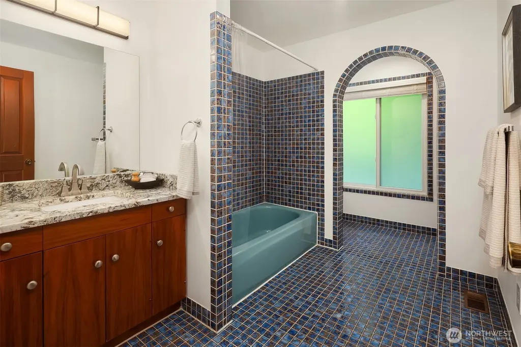 8308 Frederick Place Edmonds WA 98026