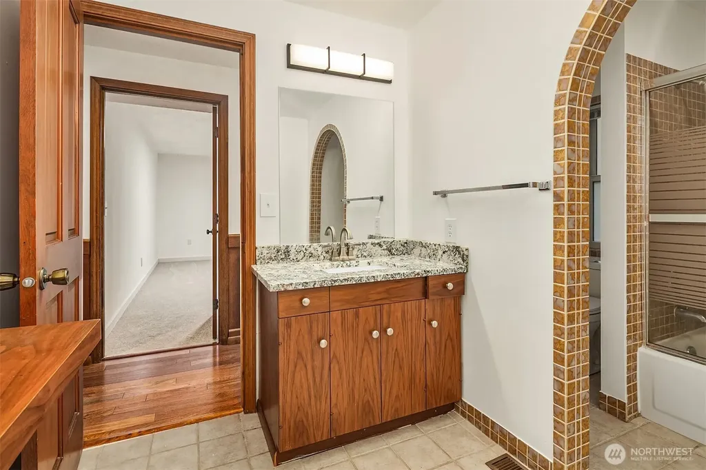 8308 Frederick Place Edmonds WA 98026