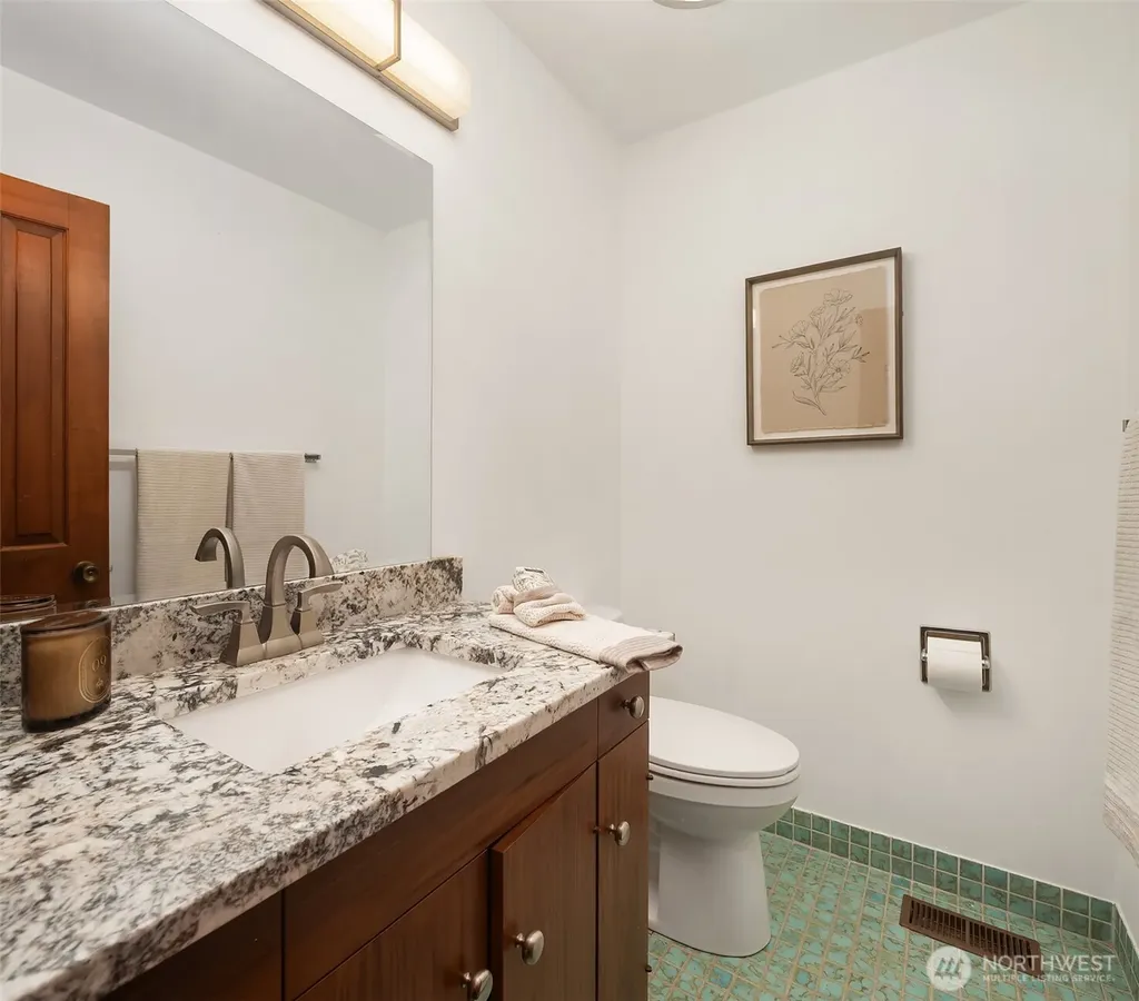 8308 Frederick Place Edmonds WA 98026