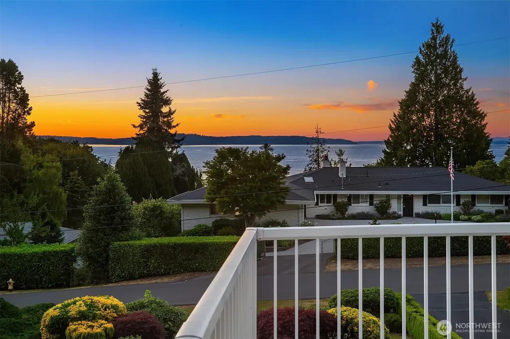 8308 Frederick Place Edmonds WA 98026