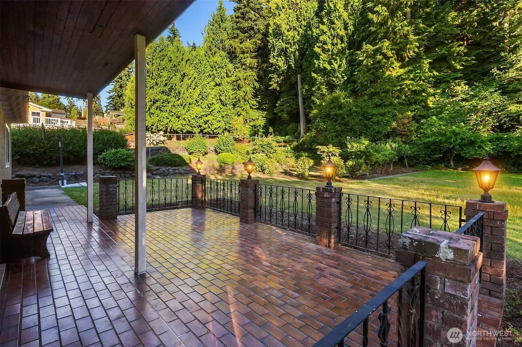 8308 Frederick Place Edmonds WA 98026