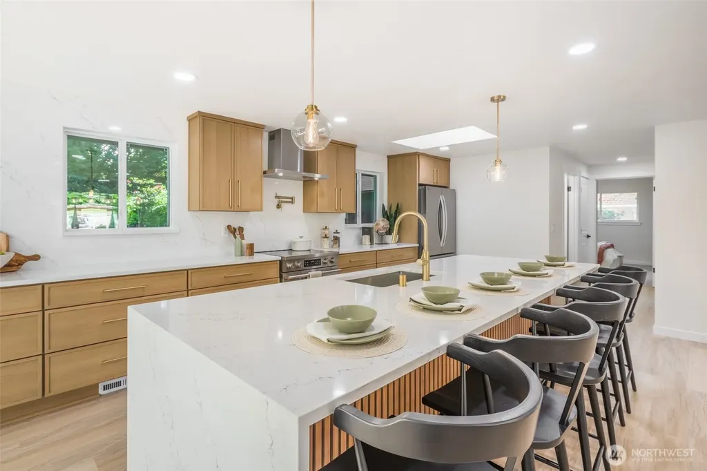 612 130th Avenue NE Bellevue WA 98005