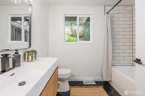 612 130th Avenue NE Bellevue WA 98005