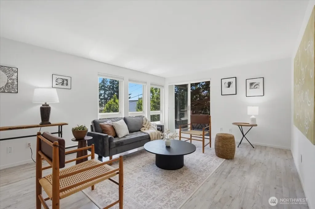 914 6th Avenue N Seattle WA 98109