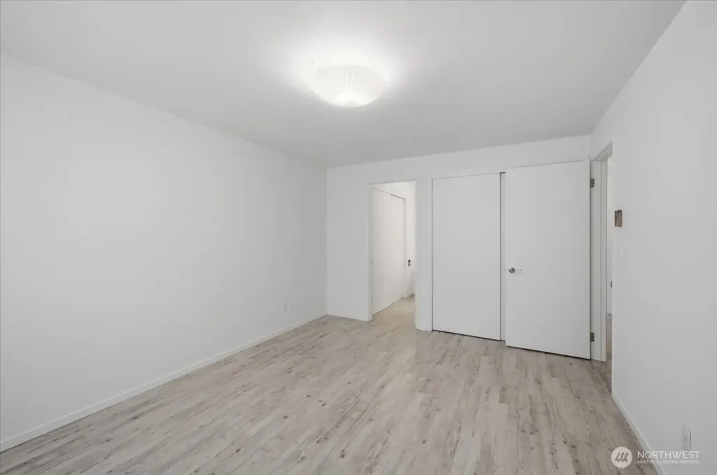 914 6th Avenue N Seattle WA 98109