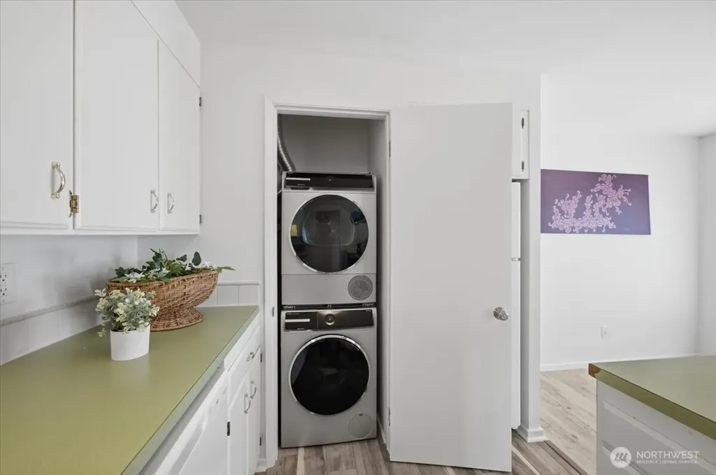 914 6th Avenue N Seattle WA 98109