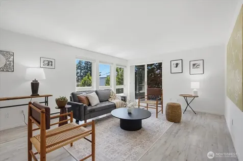 914 6th Avenue N Seattle WA 98109