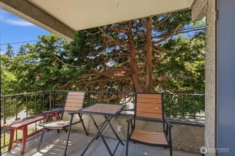 914 6th Avenue N Seattle WA 98109