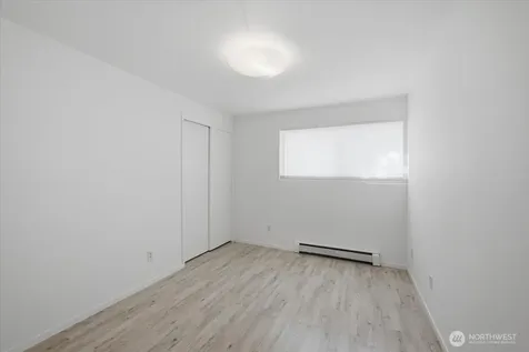 914 6th Avenue N Seattle WA 98109