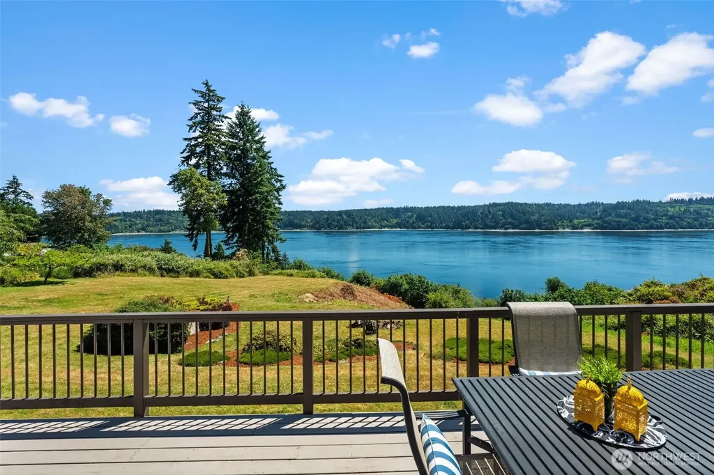 12715 Hallstrom Drive NW Gig Harbor WA 98332