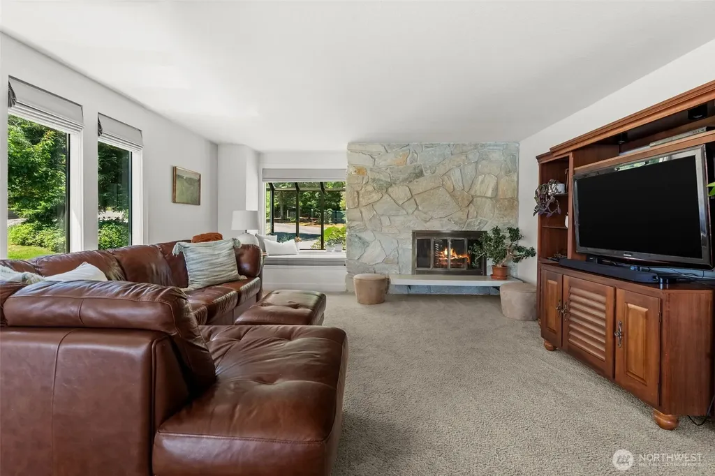 12715 Hallstrom Drive NW Gig Harbor WA 98332
