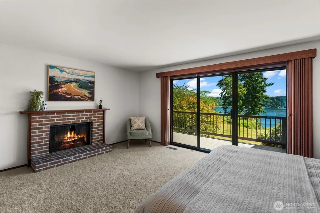 12715 Hallstrom Drive NW Gig Harbor WA 98332