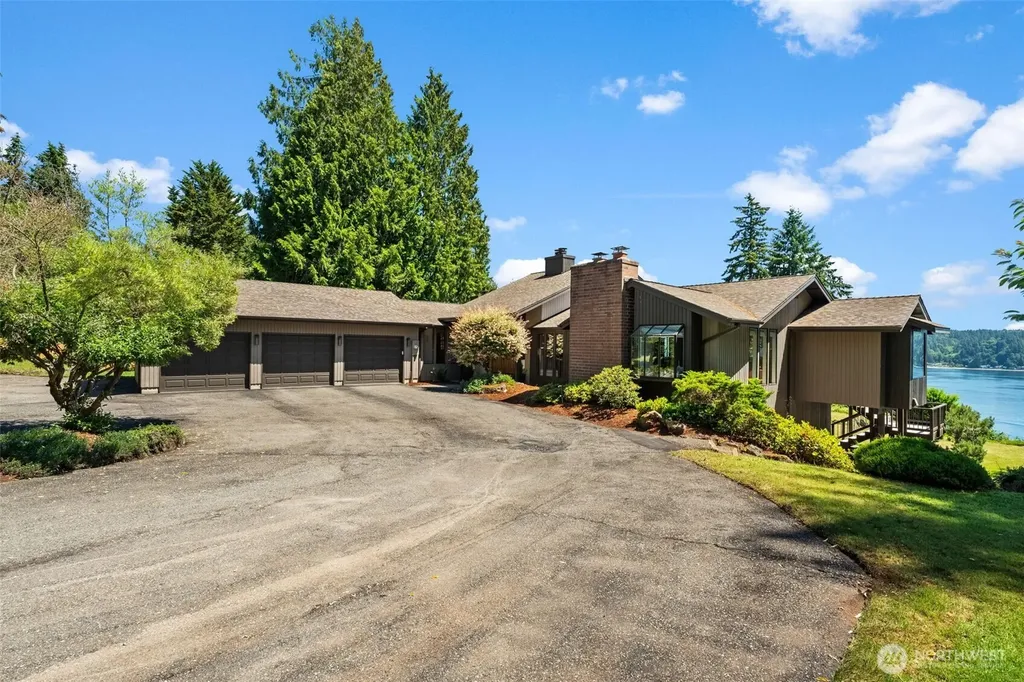 12715 Hallstrom Drive NW Gig Harbor WA 98332