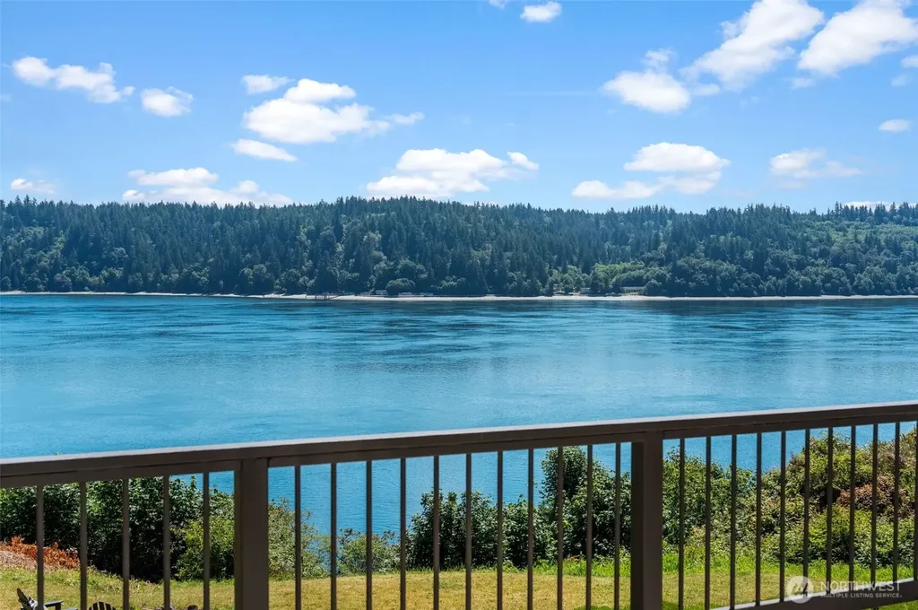 12715 Hallstrom Drive NW Gig Harbor WA 98332