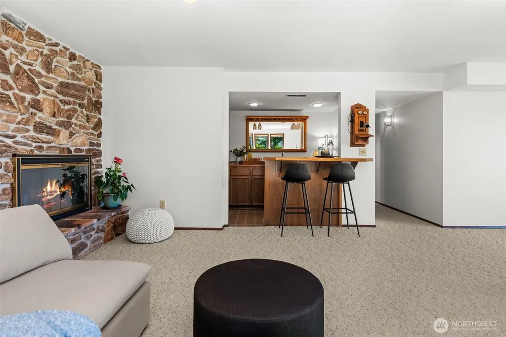 12715 Hallstrom Drive NW Gig Harbor WA 98332