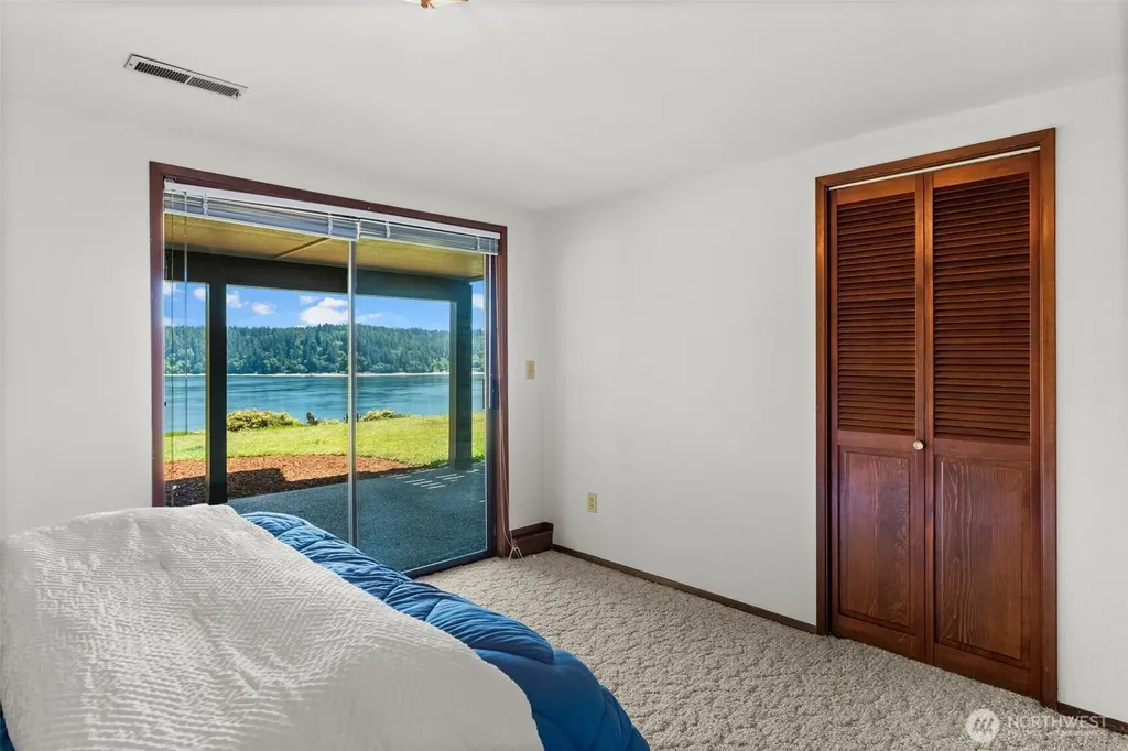 12715 Hallstrom Drive NW Gig Harbor WA 98332