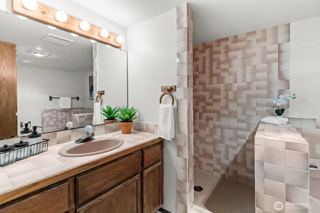 12715 Hallstrom Drive NW Gig Harbor WA 98332