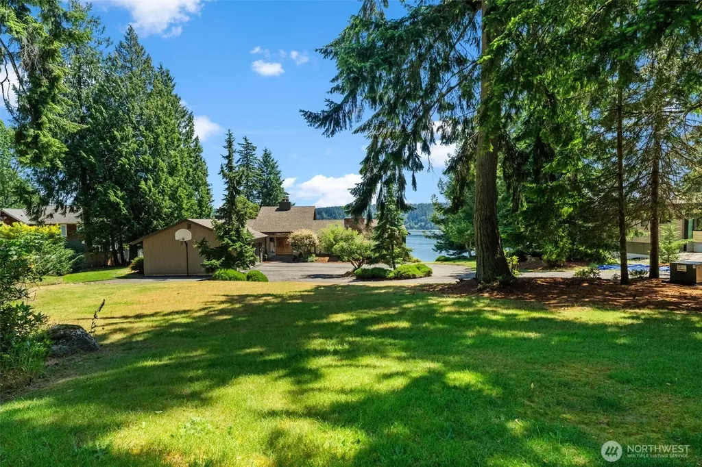 12715 Hallstrom Drive NW Gig Harbor WA 98332