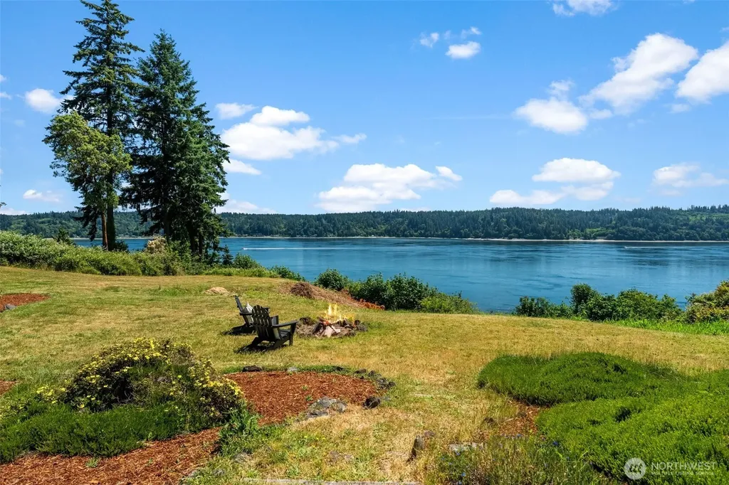 12715 Hallstrom Drive NW Gig Harbor WA 98332
