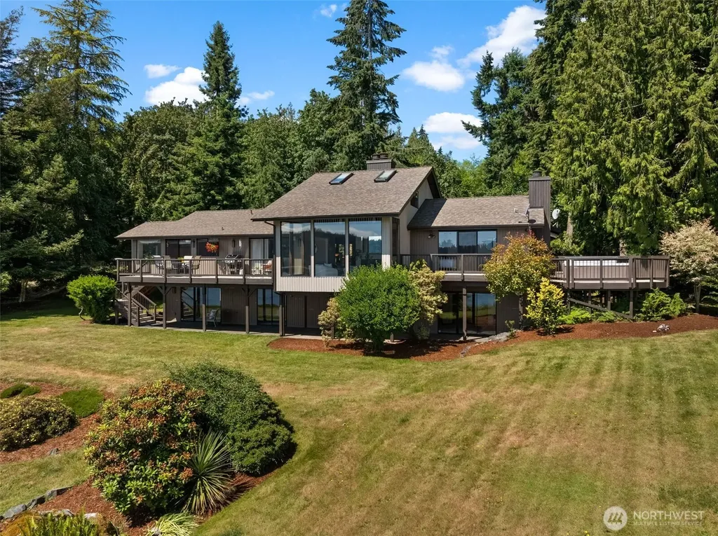 12715 Hallstrom Drive NW Gig Harbor WA 98332