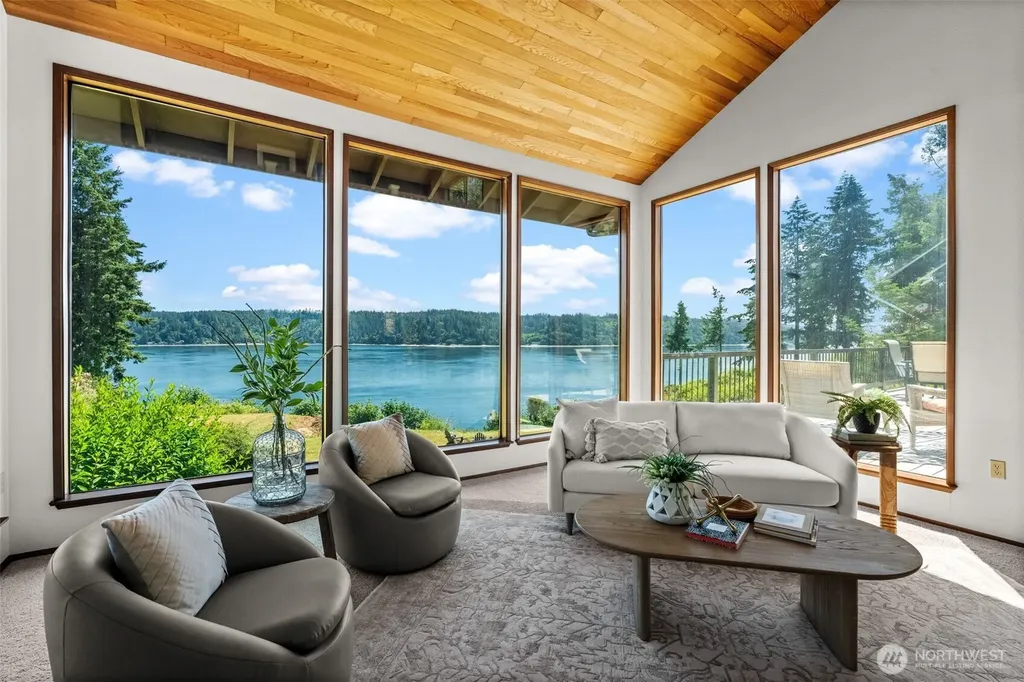 12715 Hallstrom Drive NW Gig Harbor WA 98332