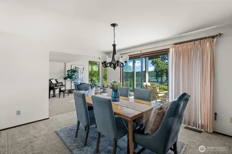 12715 Hallstrom Drive NW Gig Harbor WA 98332