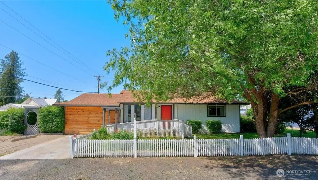 206 Maxwell Street Davenport WA 99122