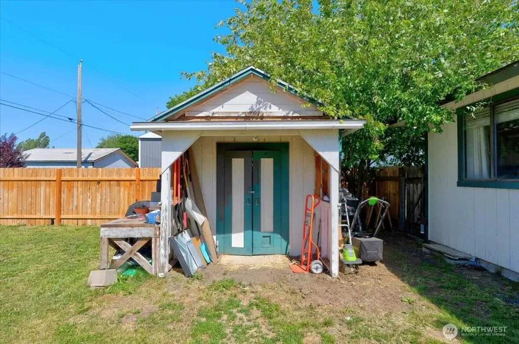 206 Maxwell Street Davenport WA 99122