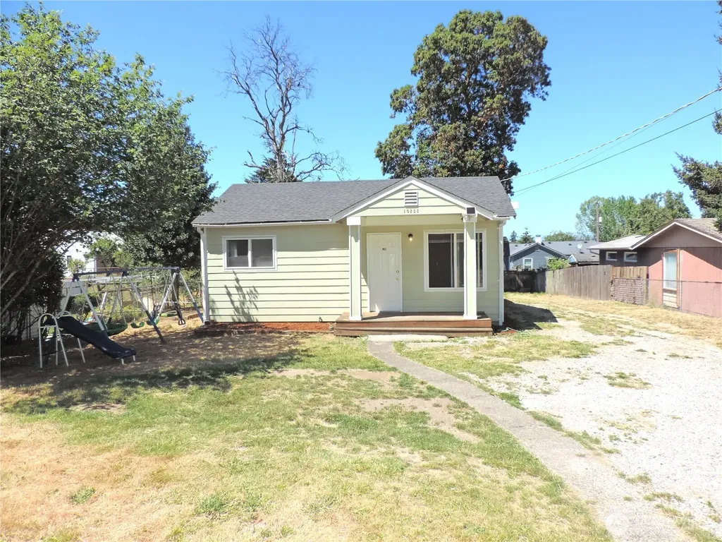 10233 10th Avenue SW Seattle WA 98146