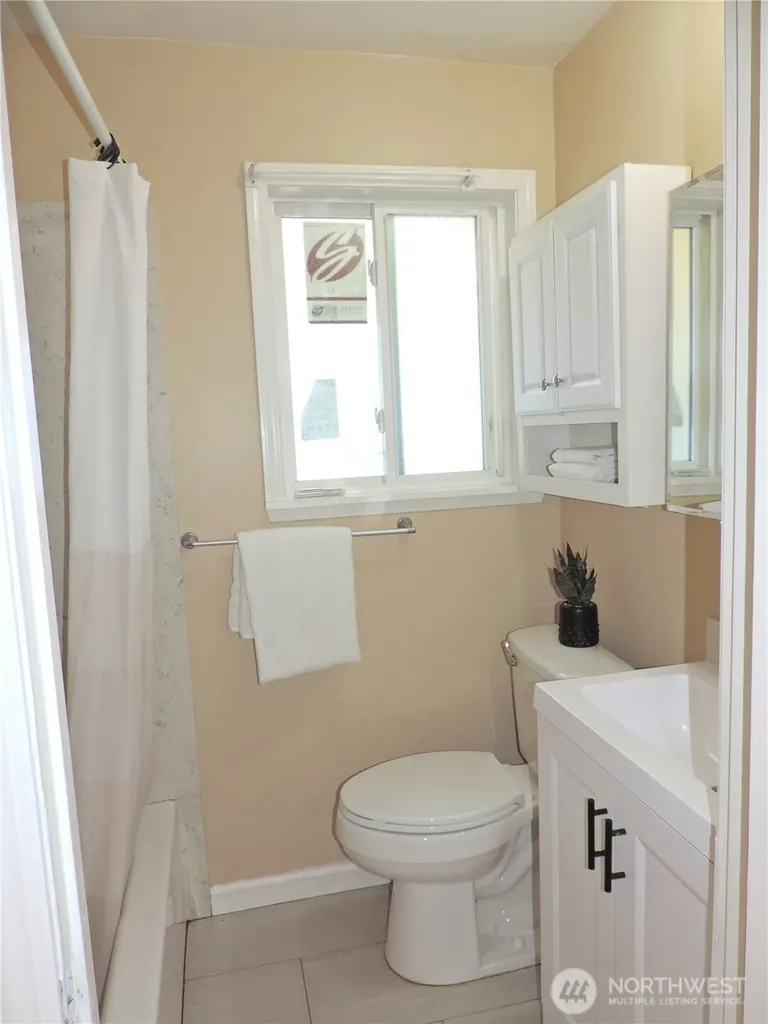 10233 10th Avenue SW Seattle WA 98146