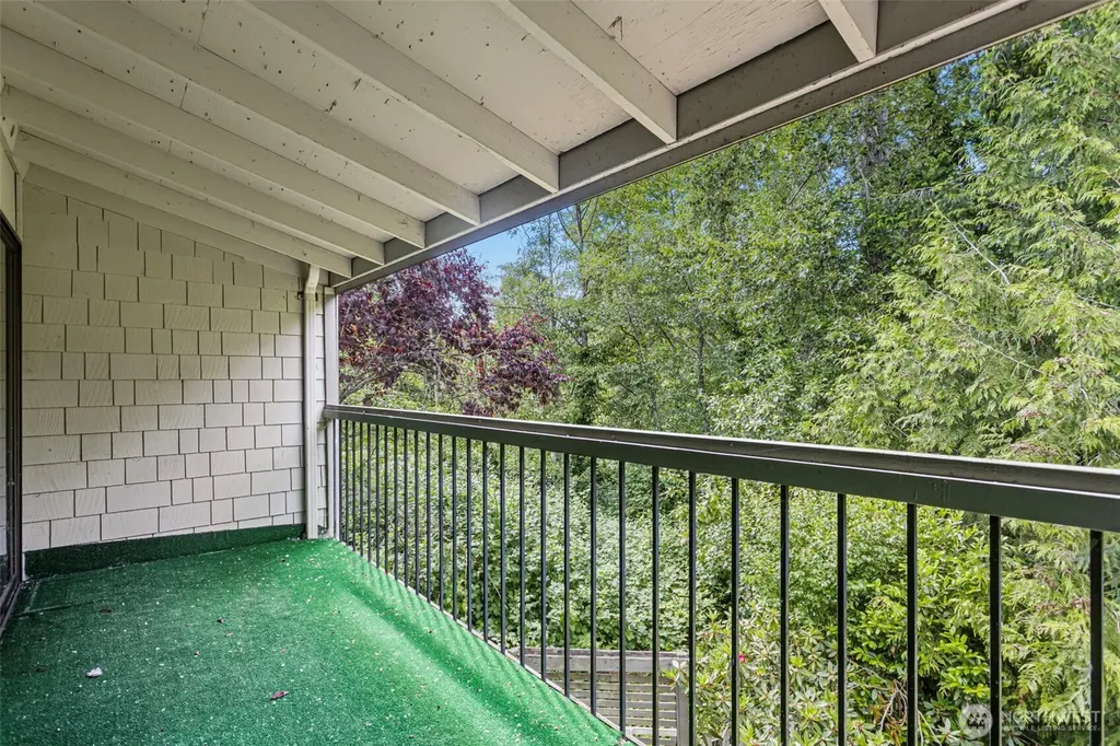 22703 Lakeview Drive Mountlake Terrace WA 98043