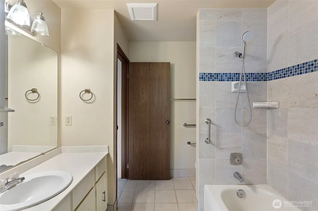 22703 Lakeview Drive Mountlake Terrace WA 98043