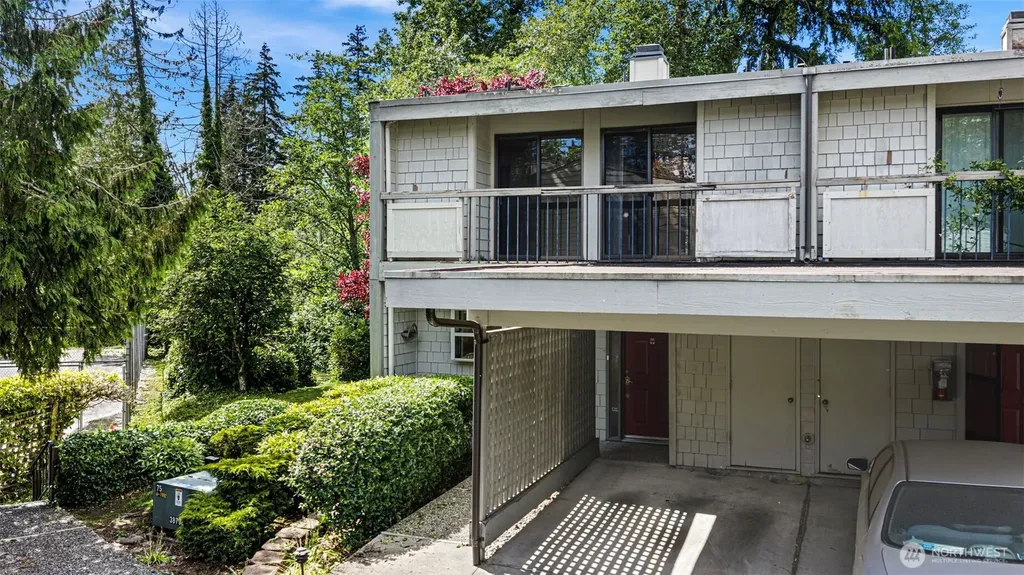 22703 Lakeview Drive Mountlake Terrace WA 98043