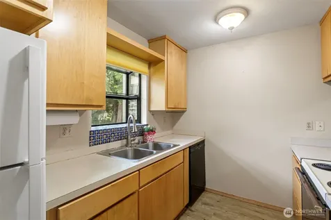 22703 Lakeview Drive Mountlake Terrace WA 98043