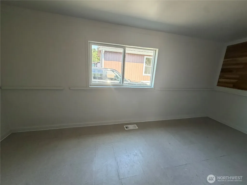 415 Lakeview Lynnwood WA 98087