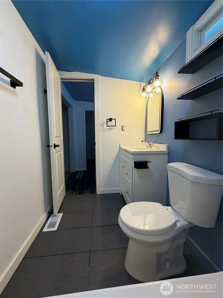415 Lakeview Lynnwood WA 98087