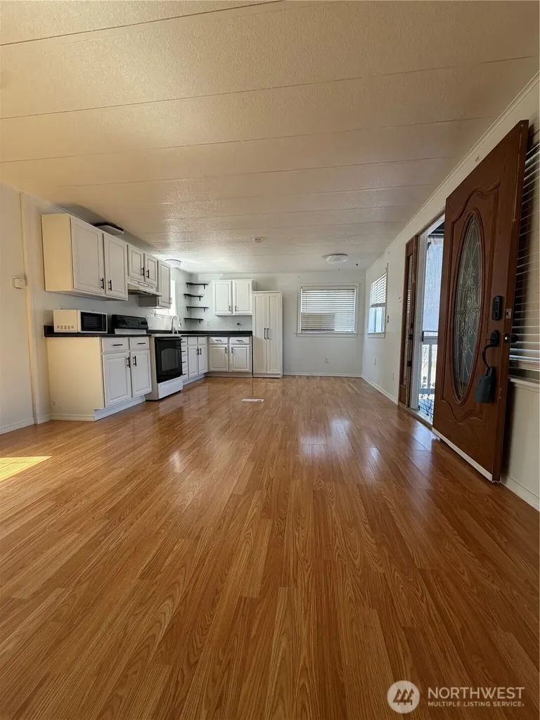 415 Lakeview Lynnwood WA 98087