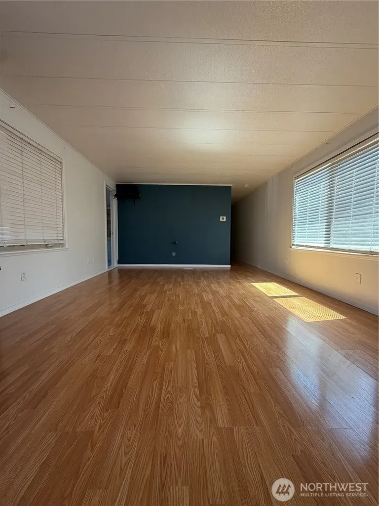 415 Lakeview Lynnwood WA 98087