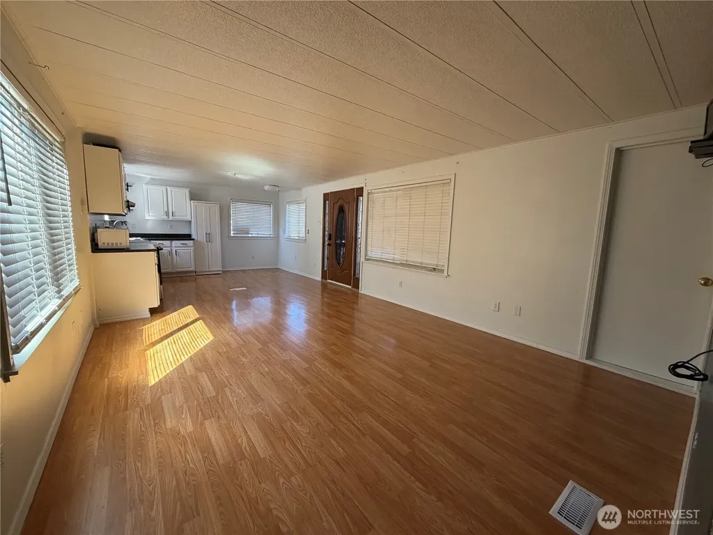 415 Lakeview Lynnwood WA 98087
