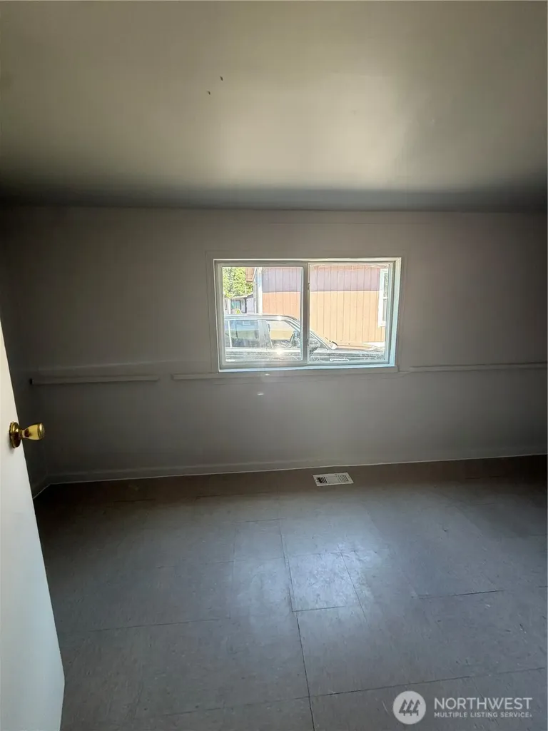 415 Lakeview Lynnwood WA 98087