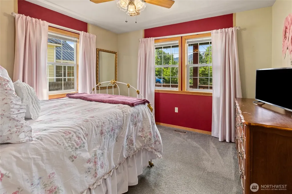 704 Lincoln Avenue South Cle Elum WA 98943