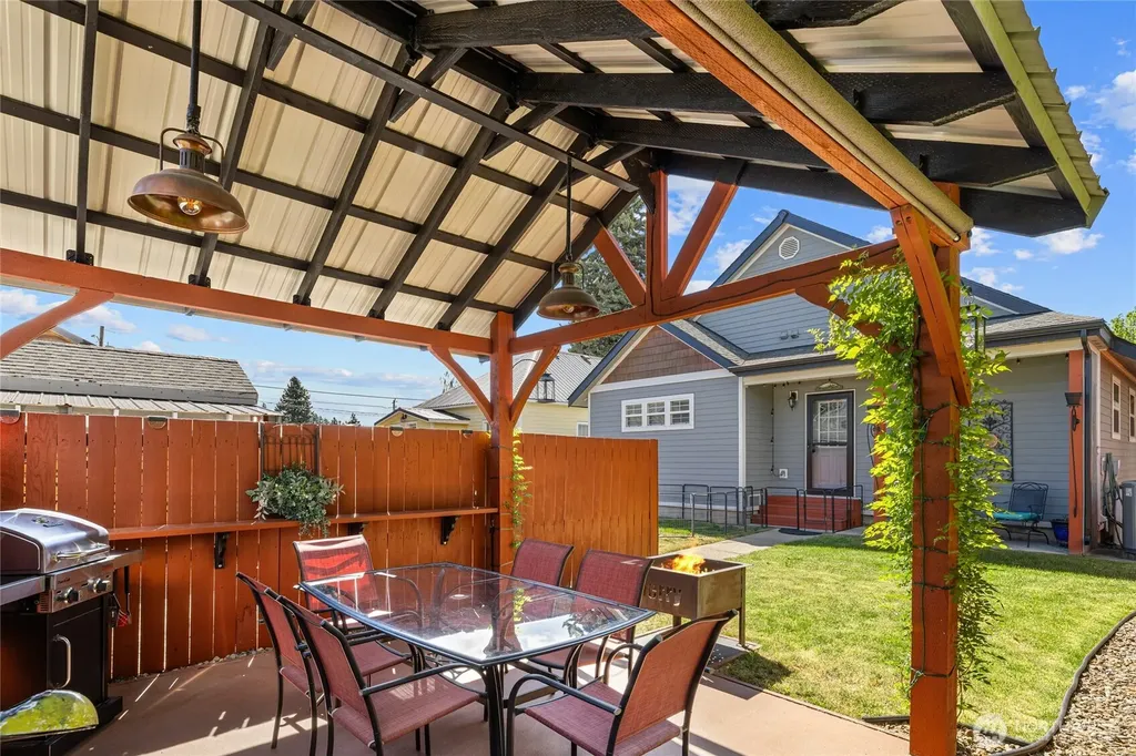 704 Lincoln Avenue South Cle Elum WA 98943