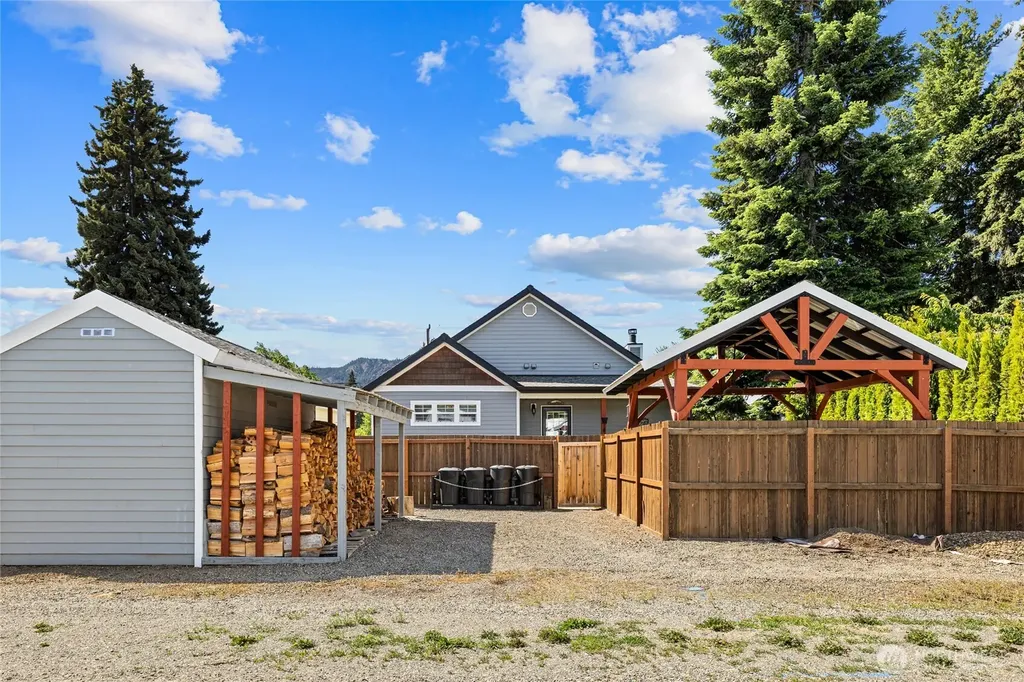 704 Lincoln Avenue South Cle Elum WA 98943
