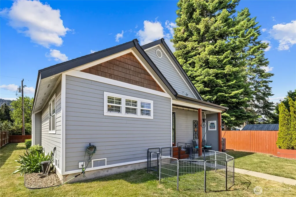 704 Lincoln Avenue South Cle Elum WA 98943