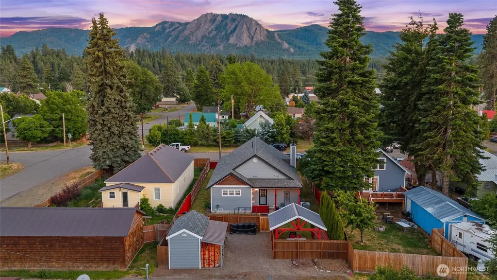 704 Lincoln Avenue South Cle Elum WA 98943