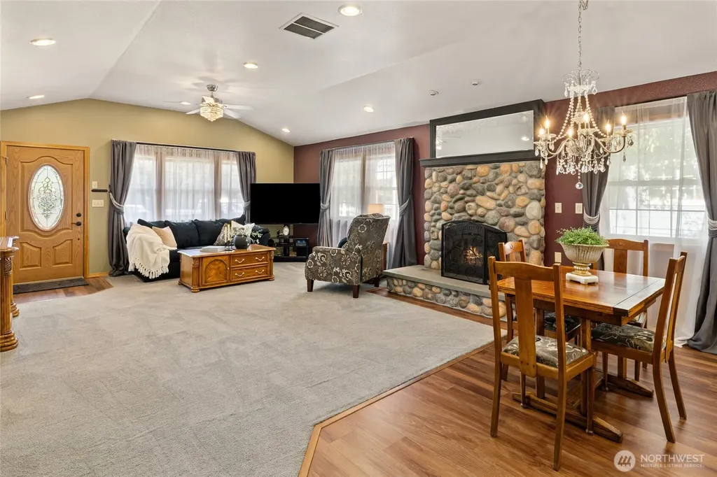 704 Lincoln Avenue South Cle Elum WA 98943