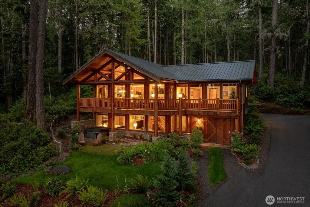 31 E Bowsprit Lane Union WA 98592