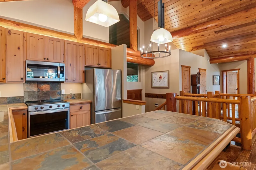 31 E Bowsprit Lane Union WA 98592