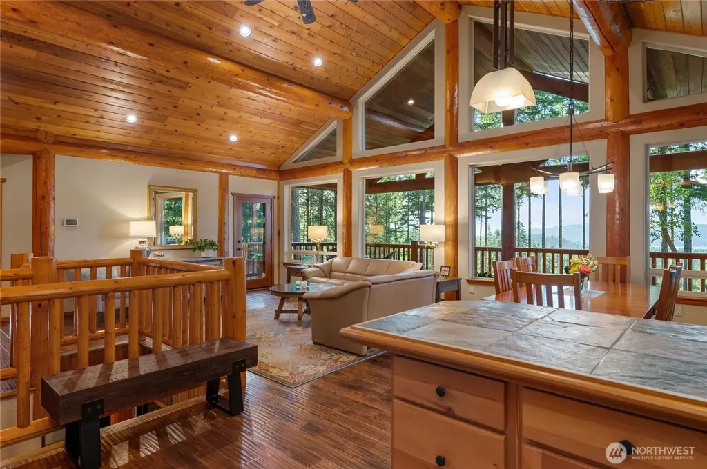 31 E Bowsprit Lane Union WA 98592