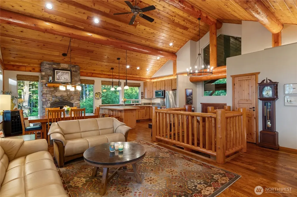 31 E Bowsprit Lane Union WA 98592